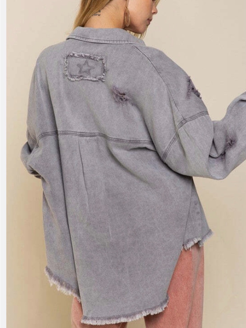 POL oversized, distressed light-wash denim shirt-jacket (shacket) 100% Cotton L